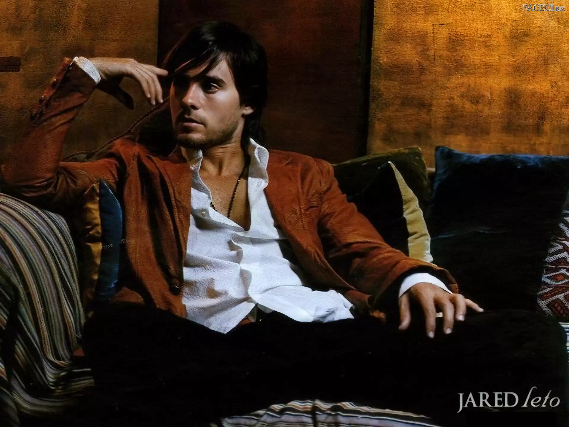 Jared Leto, ruda marynarka