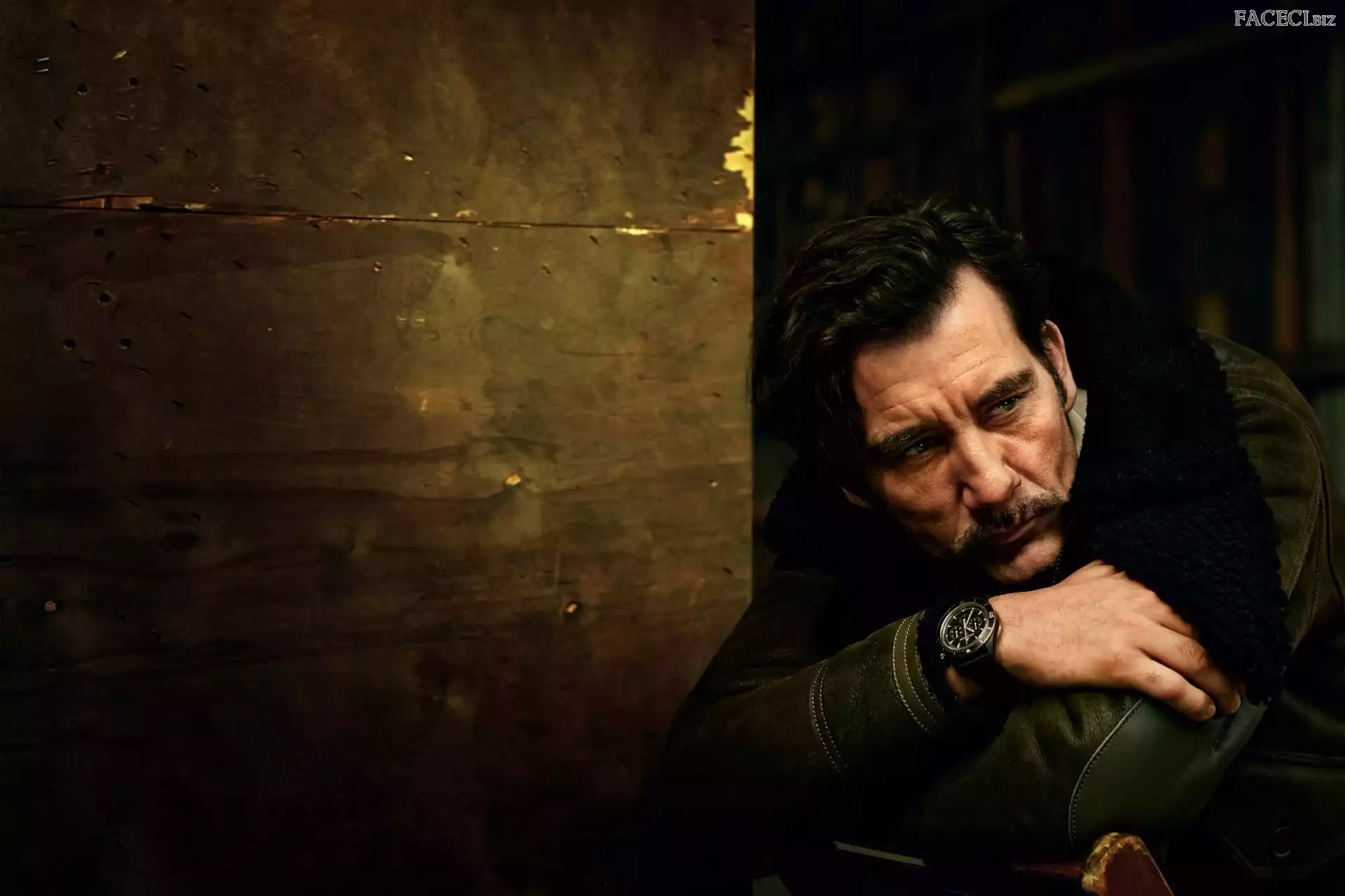 Clive Owen, Zamyślony, Mężczyzna